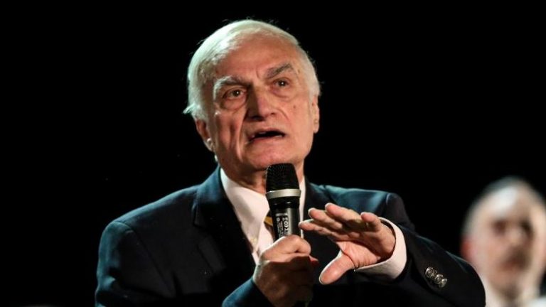 Διασωληνώθηκε ο Μανώλης Μαυρομμάτης – Σε κρίσιμη κατάσταση η σύζυγος του