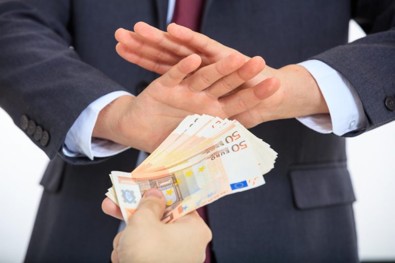 Αλλάζει η οικονομία, «φεύγουν» τα μετρητά! Σοκαριστικά τα νέα για την Ελλάδα