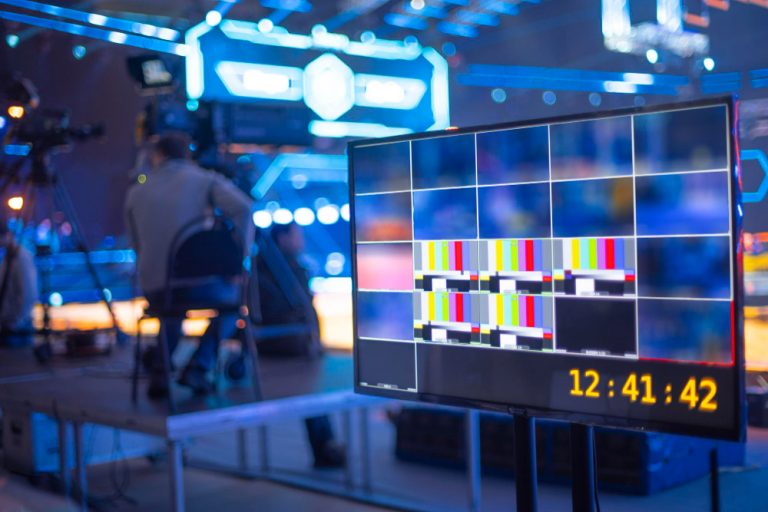 Υπονοούμενο ( ; ) στην Ελληνική TV για τα εμβόλια: «Είμαστε καλά, ΓΙΑ ΤΗΝ ΩΡΑ»! vid