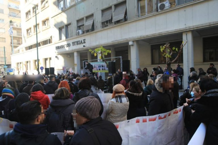 Χαμός με Γεωργιάδη! Γιουχαϊσματα και αποδοκιμασίες! Αποχώρησε άρον-άρον