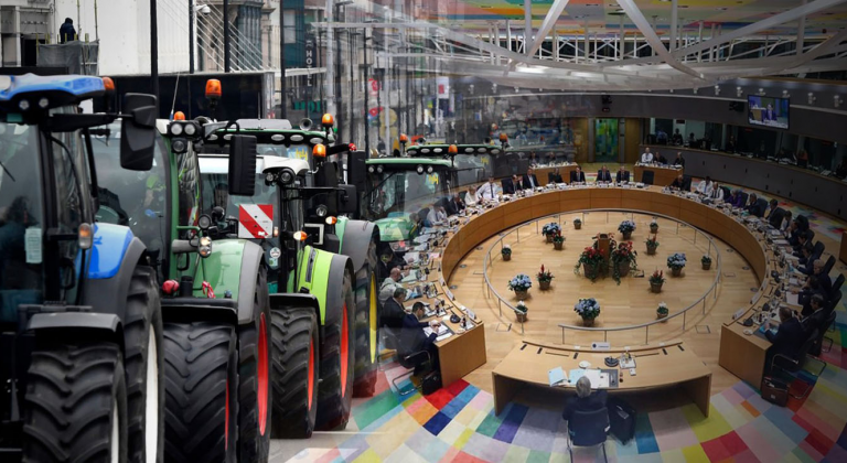 Ping Pong ευθυνών απ’ τους νεοταξίτες των Βρυξελλών για τα προβλήματα των αγροτών