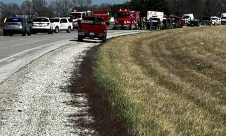 ΗΠΑ – Ανείπωτη τραγωδία στο Ιλινόις: Σχολικό λεωφορείο συγκρούστηκε με φορτηγό – Νεκρά 3 παιδιά