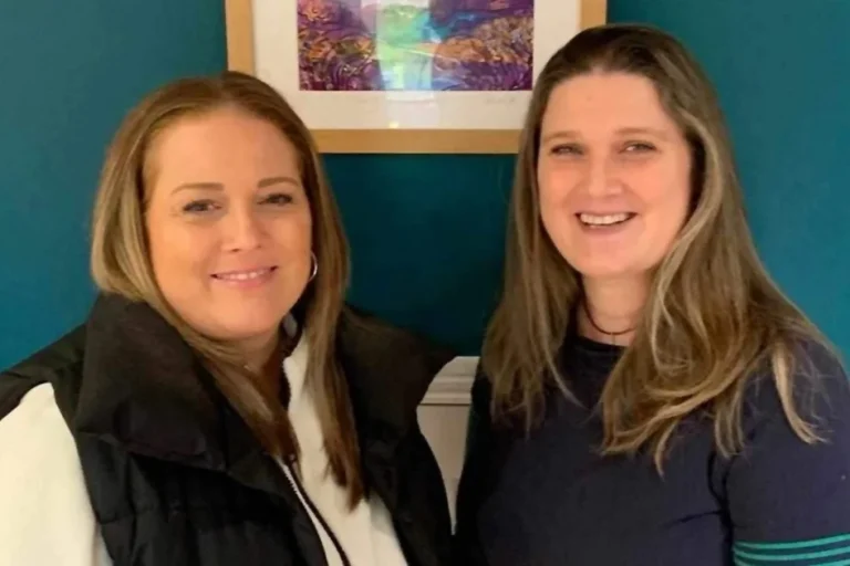 «Θερίζουν» οι ενέσεις – Αδερφές υπέστησαν καρδιακές προσβολές με διαφορά λίγων ημερών