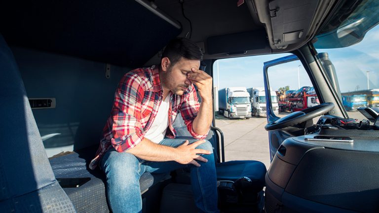 Αρκετές εταιρείες φορτηγών σχεδιάζουν να καταργήσουν εντελώς τη χρήση ανθρώπινων οδηγών φέτος