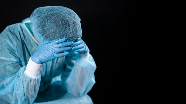 «Απάτη ο Long Covid! Όλα ξεκίνησαν με το εμβόλιο»! «ΒΟΜΒΑ» μεγατόνων από επιστήμονα