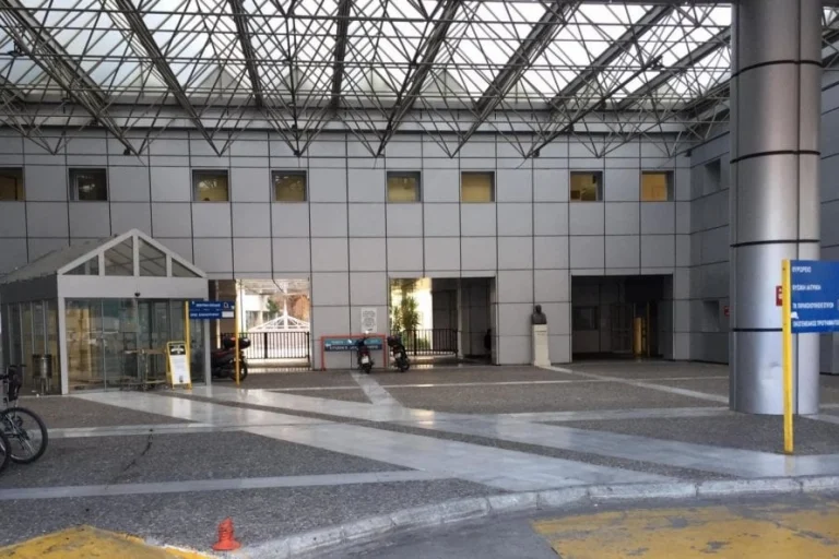 Στο Νοσοκομείο Βόλου μεταφέρθηκε 3,5 ετών αγοράκι από τη Σκιάθο – Έβγαζε αίμα από το στόμα – «Χτυπάνε» κόκκινο οι ασθένειες στα μικρά παιδιά από την περίοδο των εμβολιασμών