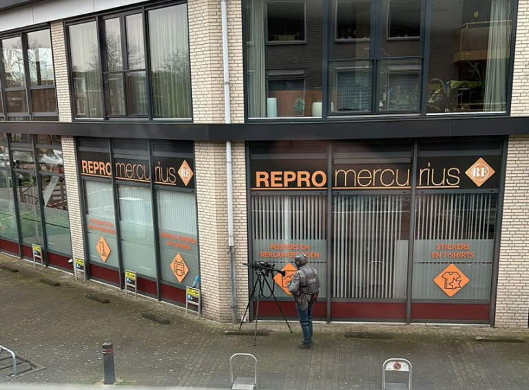 Θρίλερ στην Ολλανδία: Άνδρας με εκρηκτικά κρατά ομήρους σε καφέ