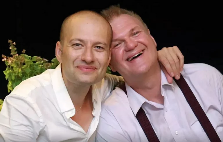 Τελέστηκε στη Νέα Σμύρνη ο πρώτος γάμος ομόφυλου ζευγαριού – Τους συνεχάρη ο Κυριάκος Μητσοτάκης