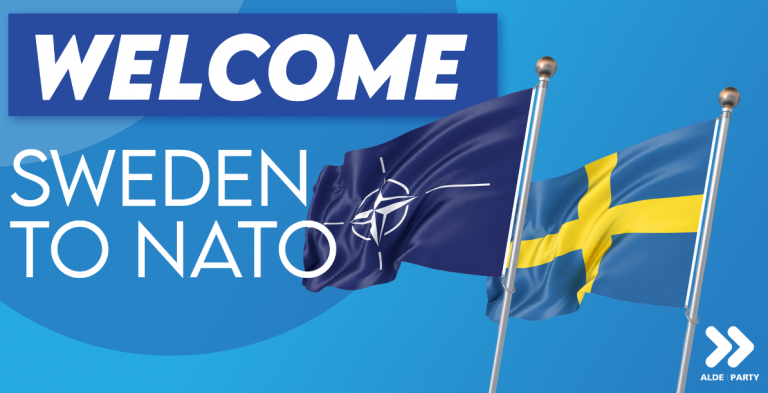 Η σημαία της Σουηδίας υψώθηκε πάνω από την έδρα του ΝΑΤΟ καθώς εδραιώθηκε η ιδιότητα του μέλους