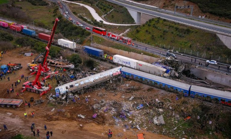 ΕΠΙΤΕΛΟΥΣ ΕΝΑΣ ΔΙΚΑΣΤΙΚΟΣ ΛΕΙΤΟΥΡΓΟΣ ΜΕ ΑΤΣΑΛΙΝΑ Κ@ΥΚΑΛΑ!!! “ΜΕΣΑ ΣΕ 20 ΜΕΡΕΣ ΝΑ ΒΡΕΘΕΙ ΠΟΙΟΣ ΕΔΩΣΕ ΕΝΤΟΛΗ ΓΙΑ ΤΟ ΜΠΑΖΩΜΑ ΣΤΑ ΤΕΜΠΗ” – ΧΩΡΙΣ ΥΠΕΚΦΥΓΕΣ ΞΕΦΤΙΛΙΖΕΙ ΤΗΝ ΕΙΣΑΓΓΕΛΕΑ ΠΟΥ ΑΡΧΕΙΟΘΕΤΗΣΕ ΜΗΝΥΣΕΙΣ ΣΥΓΓΕΝΩΝ ΘΥΜΑΤΩΝ ΚΑΙ ΑΠΑΙΤΕΙ ΕΦΑΡΜΟΓΗ ΤΟΥ ΝΟΜΟΥ ΠΕΡΙ ΕΥΘΥΝΗΣ ΥΠΟΥΡΓΩΝ