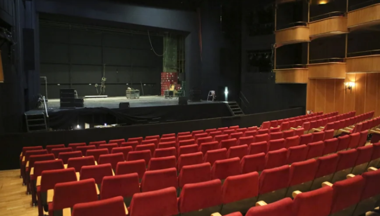 Πέθανε πάνω στη σκηνή: Νεκρός ερασιτέχνης ηθοποιός κατά την διάρκεια παράστασης