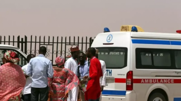 Νιγηρία: Φορτηγό έπεσε πάνω σε λεωφορείο, αφήνοντας δεκάδες νεκρούς