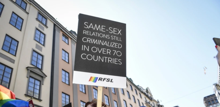 Σουηδία / Πέρασε νόμο που διευκολύνει την αλλαγή φύλου σε μικρότερη ηλικία