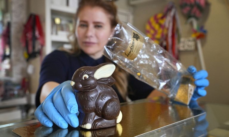 Ξέφρενο «ράλι» για το κακάο: Έρχονται ανατιμήσεις στις σοκολάτες εν όψει του Πάσχα