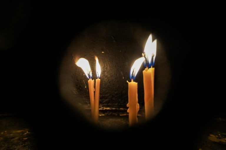 Μαχαίρωσαν ιερέα κατά την διάρκεια της Θείας Λειτουργίας! Προσοχή, πολύ σκληρό ΒΙΝΤΕΟ