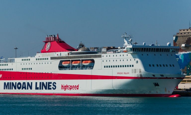 Κνωσός Παλάς: Επέστρεψε έκτακτα στον Πειραιά – Τραυματίστηκε 17χρονη στο κεφάλι από πτώση