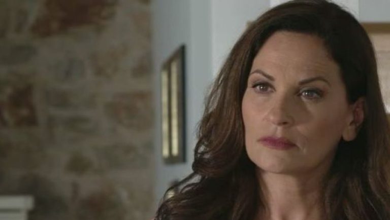 Θεοφανία Παπαθωμά: «Προσπαθούν να μας σκοτώσουν με χημικά – Δεν είναι αφρικανική σκόνη»