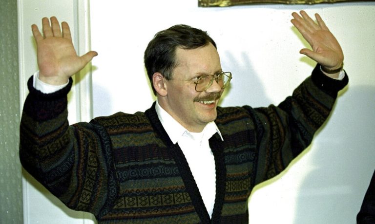 Τέρι Άντερσον: Πέθανε στα 76 του ο δημοσιογράφος «ήρωας» που έζησε για χρόνια όμηρος στο Λίβανο