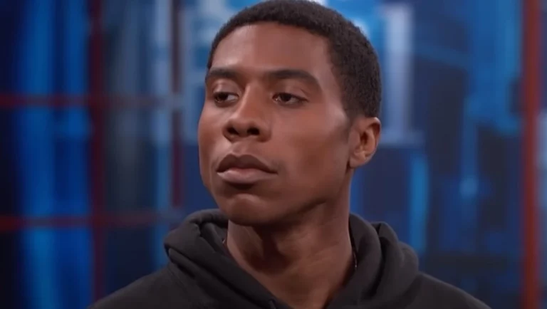 Άνδρας λέει πως είναι ταξιδιώτης του χρόνου και έρχεται από το 2050 για να «προειδοποιήσει» για την Αποκάλυψη