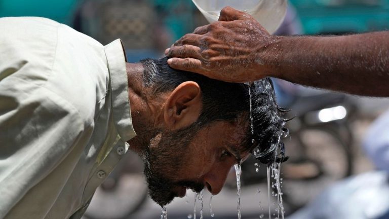 Πακιστάν: Στο έλεος του καύσωνα η χώρα – Πάνω από 52 βαθμούς έδειξε ο υδράργυρος