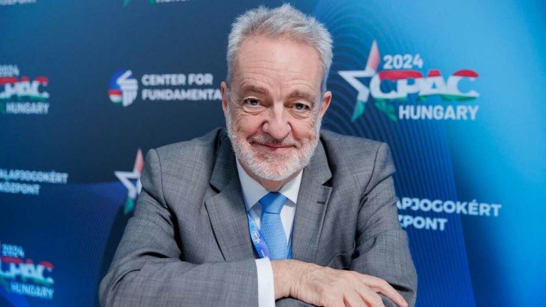 Κάθε συντηρητικό κόμμα στην Ευρώπη πρέπει να προετοιμαστεί για μαζική λογοκρισία, προειδοποιεί ο Φλαμανδός ευρωβουλευτής