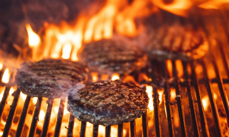 Αυτός είναι ο ιός που…επιβιώνει στο κρέας ακόμη και μετά το ψήσιμο- Απειλή μετάδοσης στον άνθρωπο