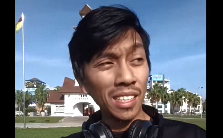 Μαλαισιανός γιατρός γίνεται viral αφού ζήτησε συγγνώμη για τη χορήγηση ενέσεων COVID