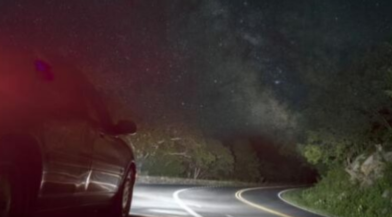 Βόλος: Ντυμένος αρχαίος Έλληνας με ρόπαλο βγαίνει στο δρόμο τη νύχτα!