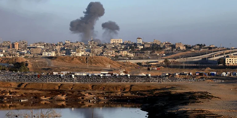 Ο ισραηλινός στρατός διέταξε την εκκένωση του μεγαλύτερου μέρους της Ράφα