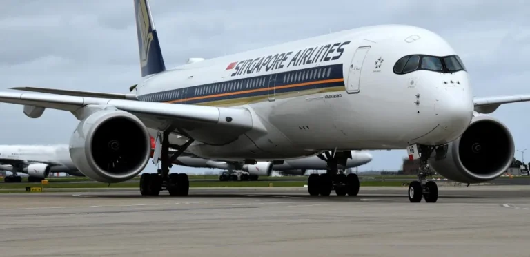 Singapore Airlines: Ενας νεκρός και 30 τραυματίες από αναταράξεις σε Boeing
