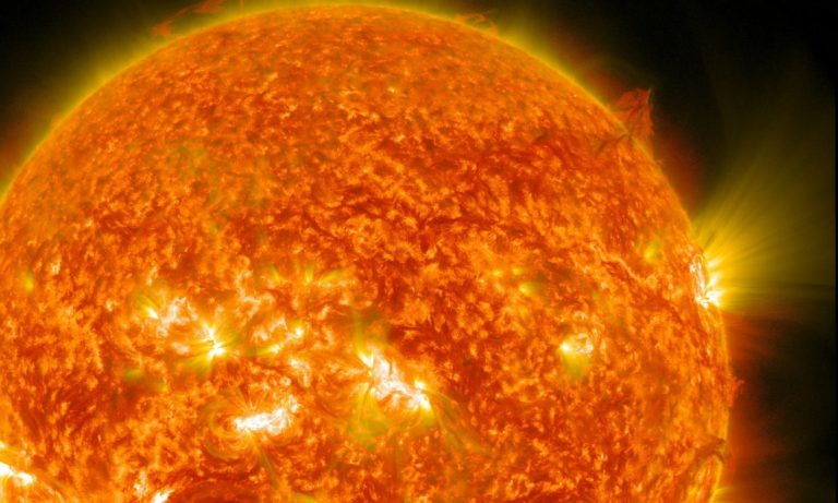 Ώρα μηδέν: Το μαγνητικό πεδίο του ήλιου πρόκειται να αναστραφεί