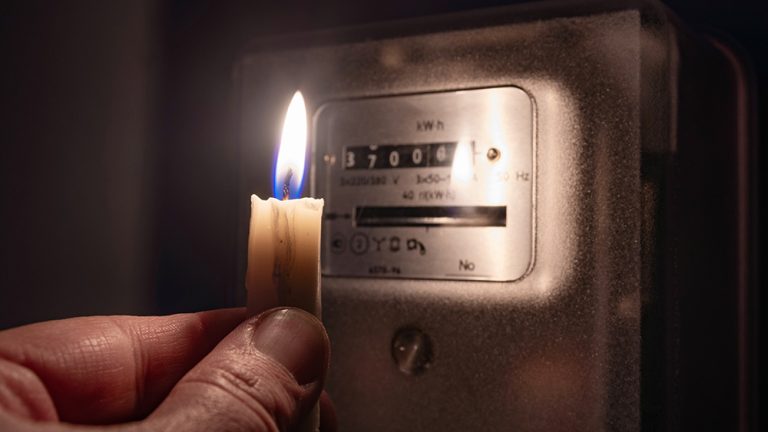 Ο Ισημερινός υποφέρει από ολικο BLACKOUT προκαλώντας εκτεταμένο χάος