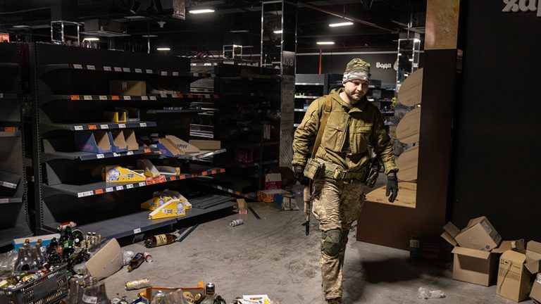 Καθώς η Ουκρανία ξεμένει από στρατιώτες για να πολεμήσει τη Ρωσία, η Ευρώπη σχεδιάζει να επιστρατεύσει απρόθυμη ευρωπαϊκή νεολαία για πόλεμο μεγάλης κλίμακας