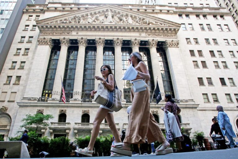 Πως η Wall Street καρπώνεται δισεκατομμύρια από τις ανισορροπίες των επιτοκίων αναφοράς Κεντρικών Τραπεζών