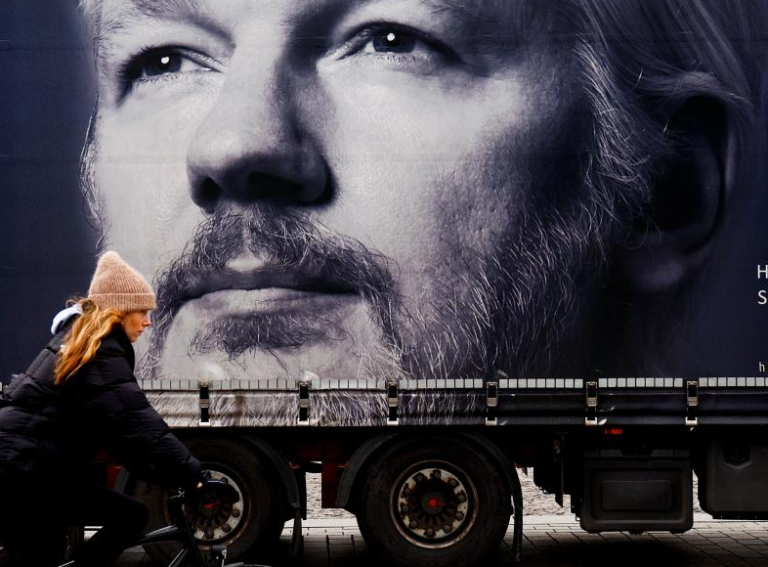 Ο Τζούλιαν Ασάνζ μπορεί να ελευθερωθεί, αλλά η ελευθερία του Τύπου έχει ακόμα πολλά εμπόδια και συνεχώς αυξάνονται.