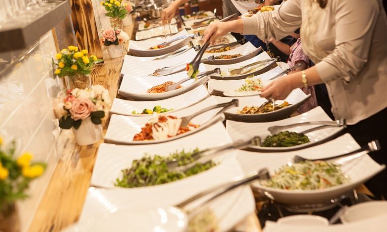 Μαζική δηλητηρίαση σε γάμο στην Παιανία – Δύο συλλήψεις