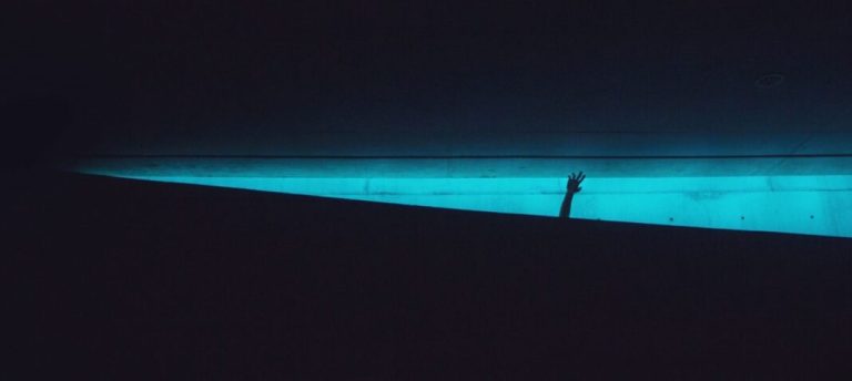 Αντιπερισπασμοί: Ήταν να μη γυρίσει τούμπα η βάρκα και να βρεθούνε στο νερό χωρίς τα «μπρατσάκια» τους…