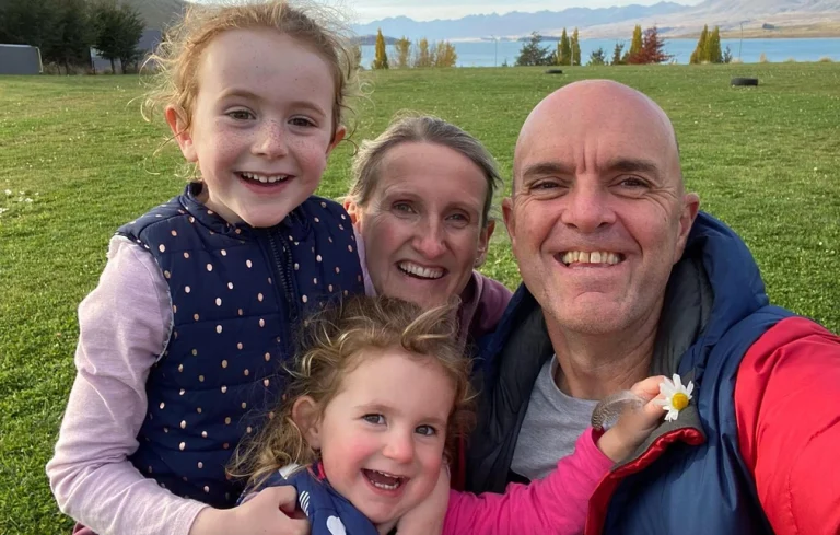 Γονείς πέθαναν από καρκίνο με διαφορά λίγων ημερών και άφησαν ορφανά δύο κοριτσάκια