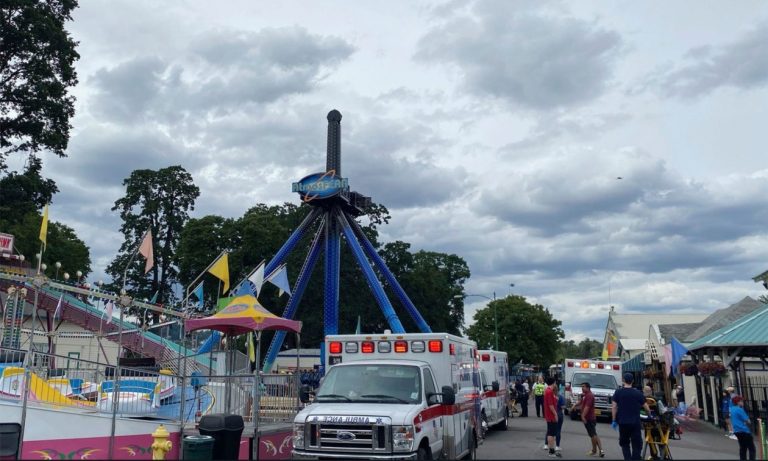Όρεγκον: Επισκέπτες λούνα παρκ έμειναν κρεμασμένοι ανάποδα από ύψος 30 μέτρων για μισή ώρα