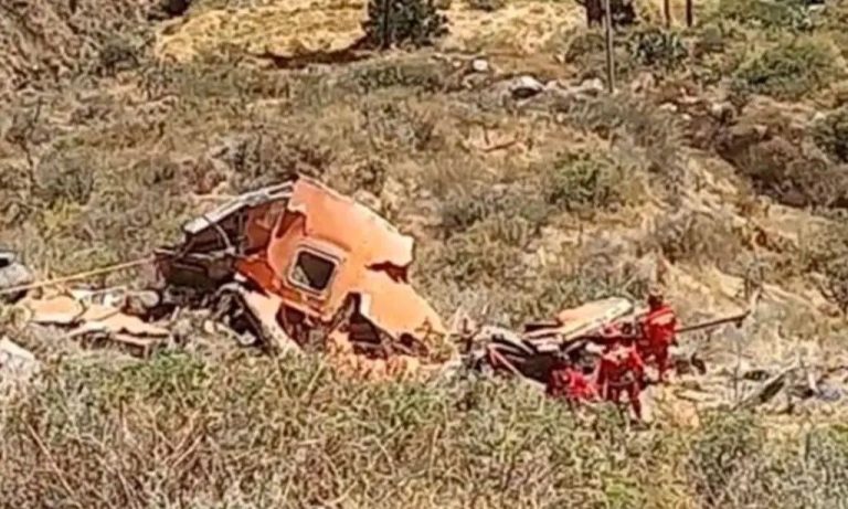 Περού: Τουλάχιστον 20 νεκροί από πτώση λεωφορείου σε γκρεμό