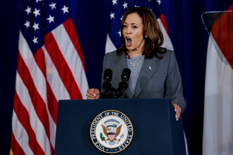 Κρυφή κάμερα αποκαλύπτει την αλήθεια για την Καμάλα Χάρις και τους Δημοκρατικούς