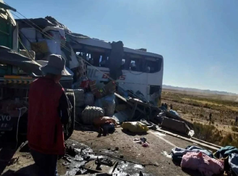 Βολιβία: Σύγκρουση φορτηγού με λεωφορείο με 22 νεκρούς