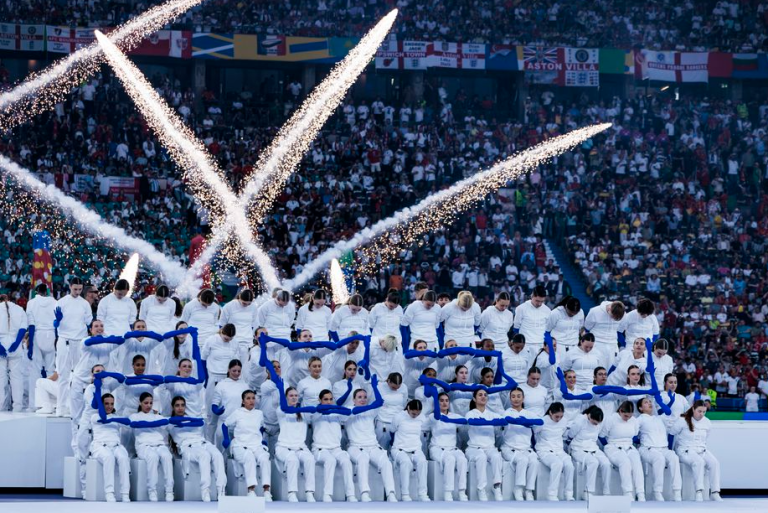 EURO 2024-Τελετή λήξης πριν τον τελικό Ισπανία – Αγγλία, Χαιρετισμος στον αρχοντα τους  ..