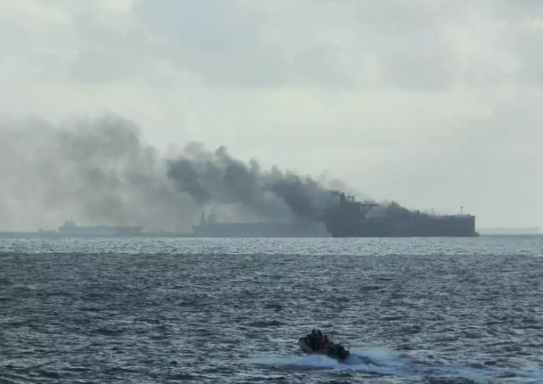 Φιλιππίνες: Ανατράπηκε και βυθίστηκε δεξαμενόπλοιο με 1,4 εκατ. λίτρα πετρελαίου στον κόλπο της Μανίλας