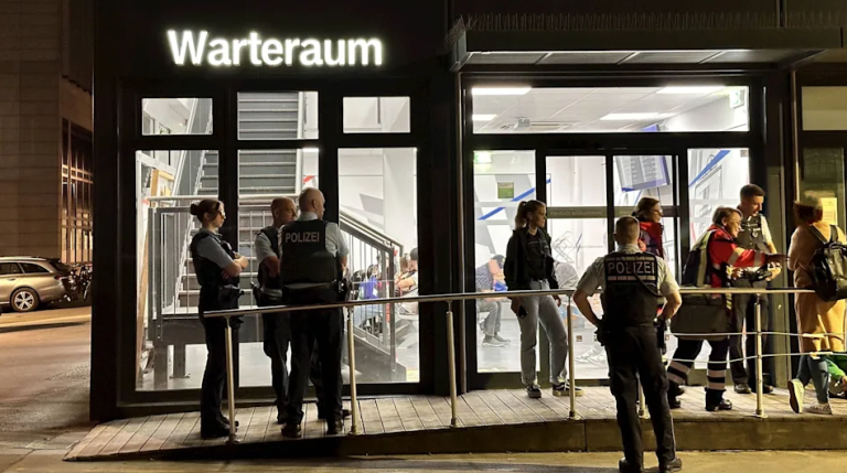 Γερμανία: Δύο άτομα τραυματίστηκαν σε επίθεση με μαχαίρι στον σιδηροδρομικό σταθμό της Στουτγάρδης – Ο δράστης συνελήφθη