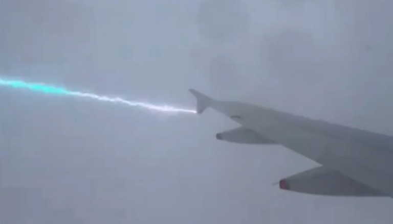 Κεραυνός χτύπησε αεροσκάφος της British Airways, έκανε αναγκαστική προσγείωση