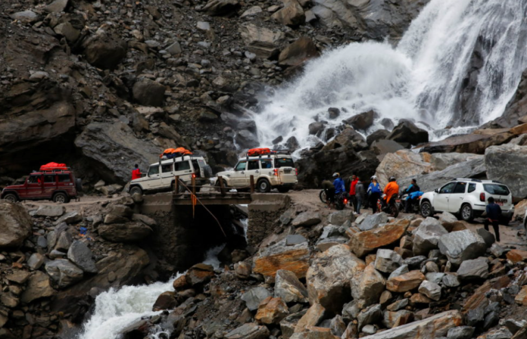 Νεπάλ: Δεκάδες αγνοούμενοι έπειτα από κατολίσθηση