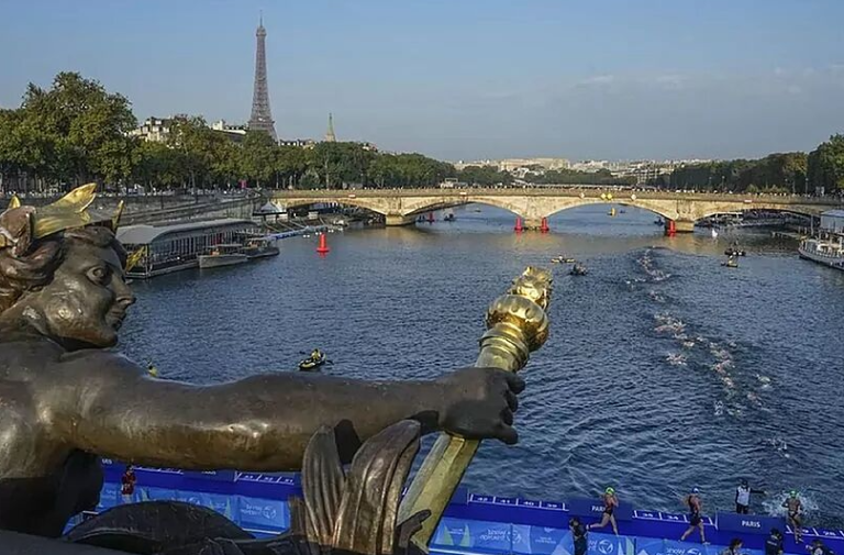 Ολυμπιακοί Αγώνες: Αναβλήθηκε το τρίαθλο ανδρών – Μολυσμένα τα νερά του Σηκουάνα