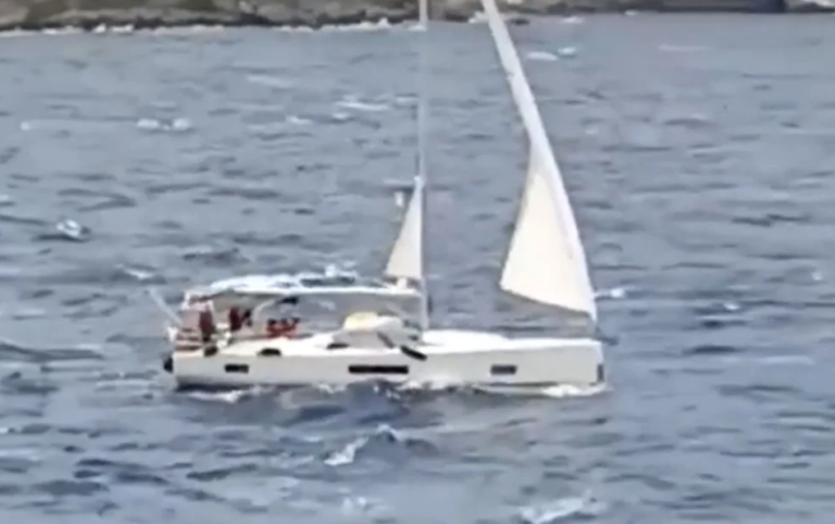 Σκόπελος: Ακυβέρνητο ιστιοφόρο με δέκα επιβαίνοντες