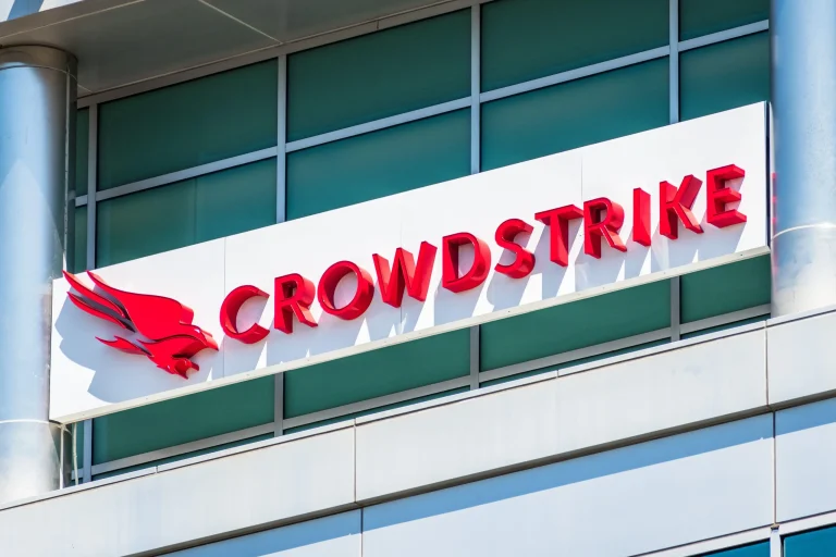 CrowdStrike: Ένα σφάλμα στη διαδικασία ποιοτικού ελέγχου προκάλεσε το μαζικό «μπλακ άουτ»